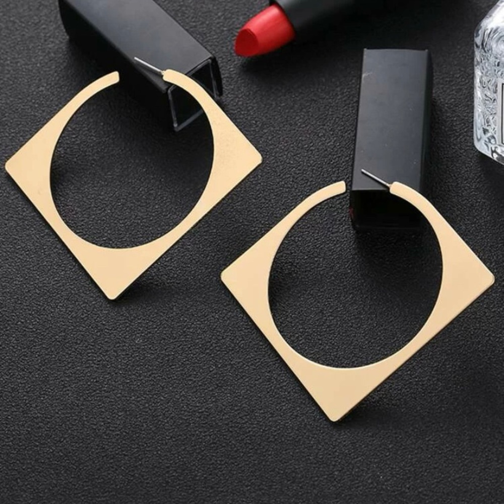 Gold earrings.